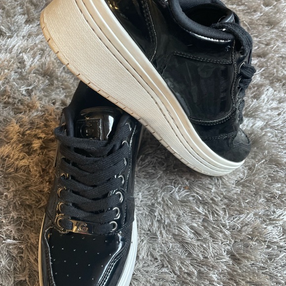 Black sneakers shoes size 8 - Picture 5 of 8